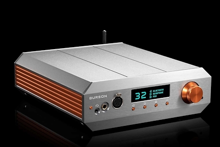 Burson Conductor Voyager Deluxe er en høyytelses lydhub som kombinerer ESS9039PRO DAC, dual-mono klasse-A forsterkning og Bursons proprietære V7-opamper for kompromissløs signalintegritet og maksimal drivkraft!
